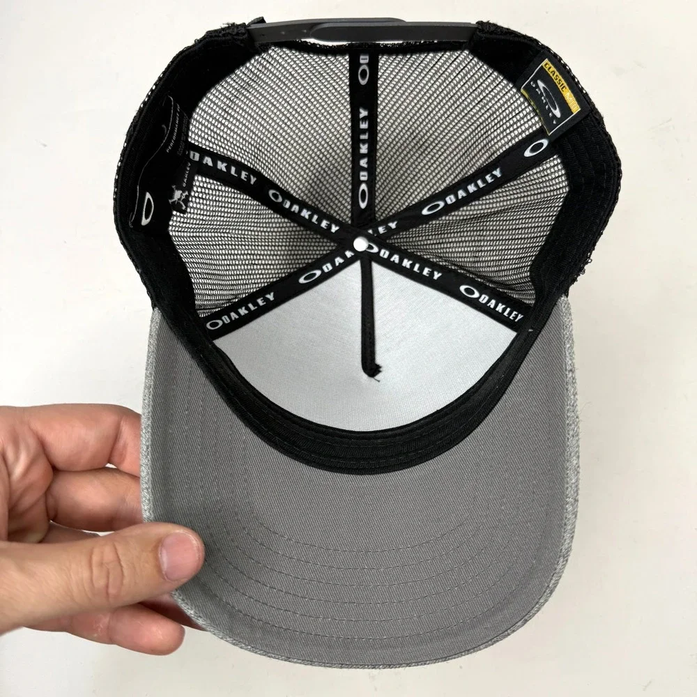 Oakley Mens Hat Gray Black Logo Classic Mid Snap Mesh Performance Fit Adjustable